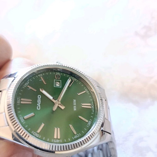 Casio wristwatch used, lightweight with analog display