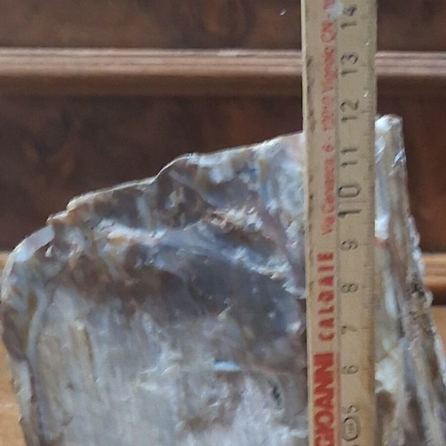 Petrified wood used, 1.05 kg with crystals