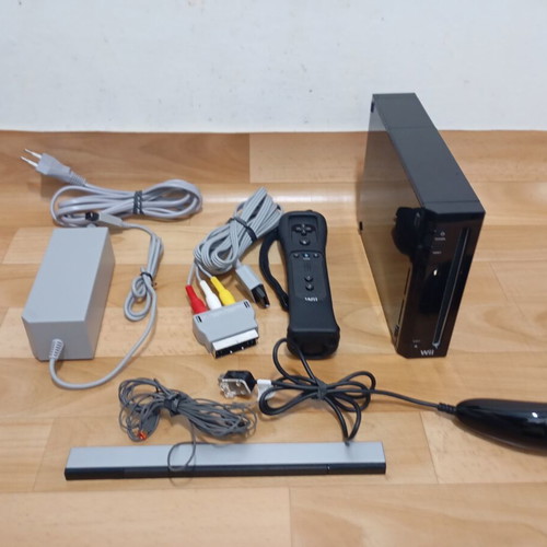 Wii console with controller used, good working condition
