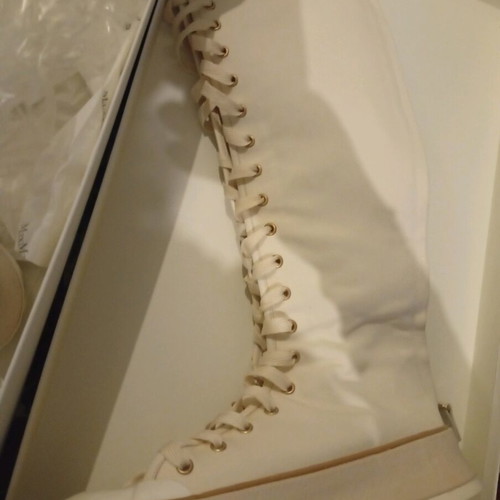 Max Mara boots new beige white with zipper and laces