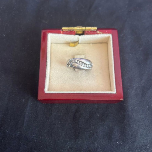 Silver 925 ring used with white stones