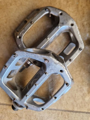 Bicycle pedals
