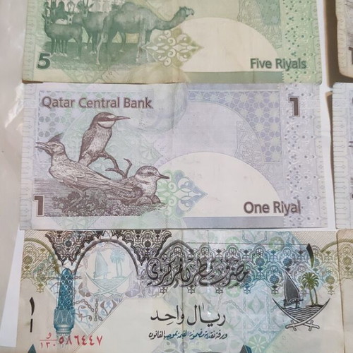 Qatar banknotes 5 pieces, one 5 Riyal and four 1 Riyal, mostly like new