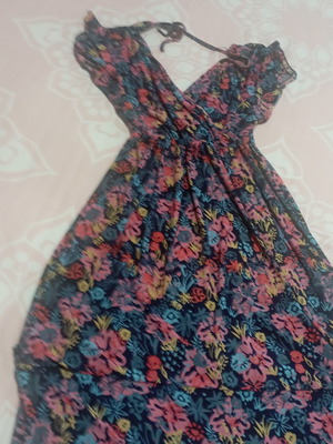 Maxi dress like new with back opening, size M, multicolor