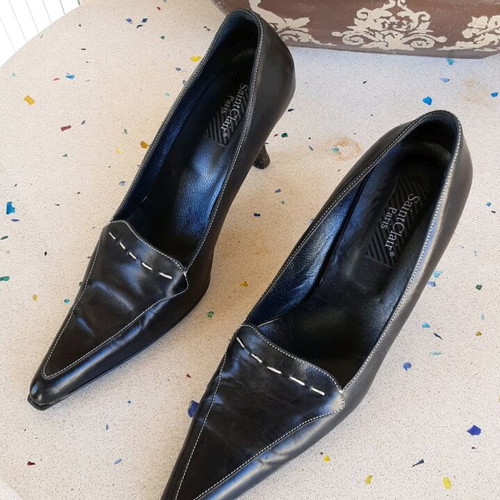 Saint Clair Paris leather black pumps size 38 like new