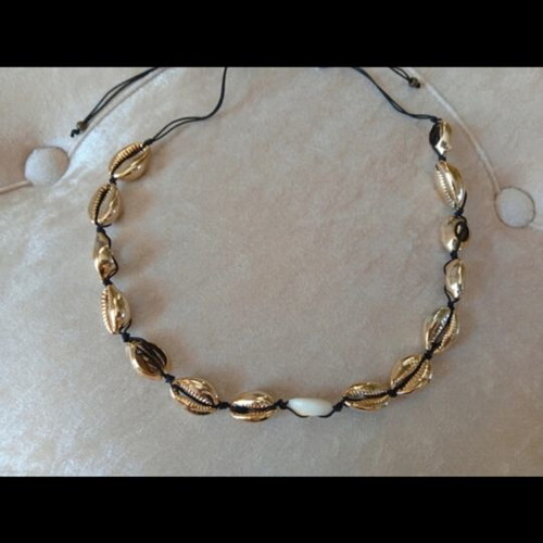 Gold necklace with shells like new