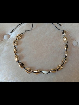 Gold necklace with shells like new