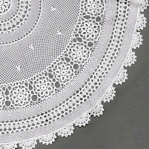 Crochet doilies set of 3 white like new
