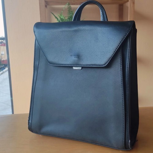 David Jones backpack with adjustable straps, black