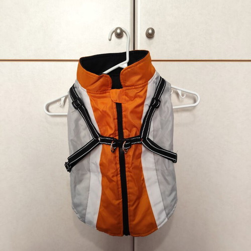 Sleeveless dog jacket with fleece lining like new