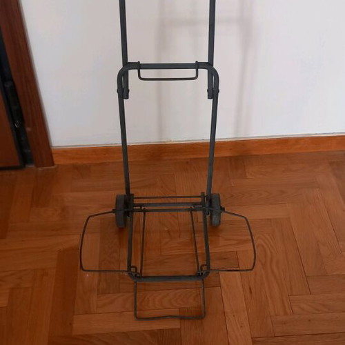 Folding cart with elastic band