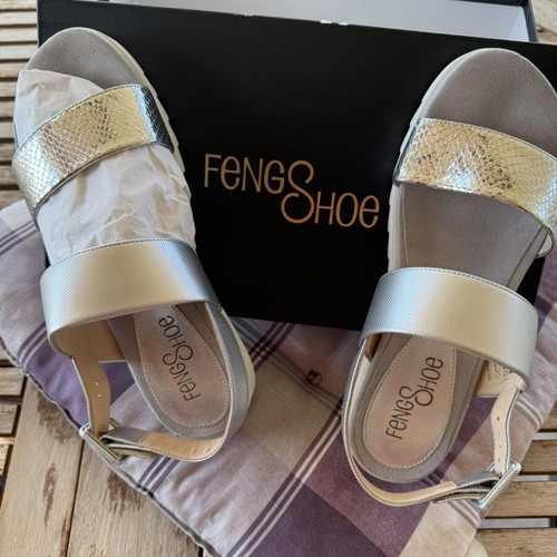 Feng Shoe silver leather sandals size 37 new in box