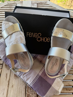 Feng Shoe silver leather sandals size 37 new in box