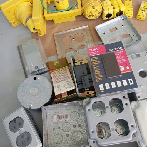 Electrical supplies like new, 80 pieces for electrical installations
