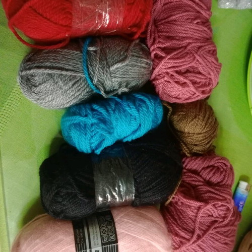 Yarns like new in various shades for crochet