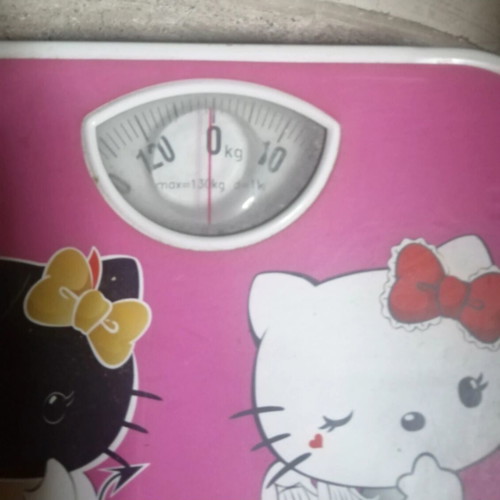 Hello Kitty Scale like new