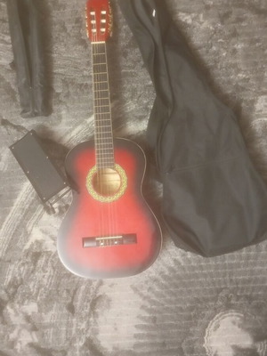 Classical guitar child size like new with footrest and case