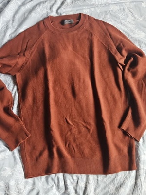Primark sweater and Decathlon beanie set like new