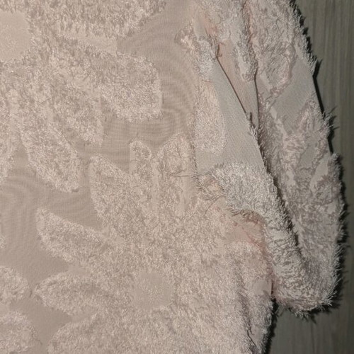 Pink short-sleeve blouse with embossed flowers like new