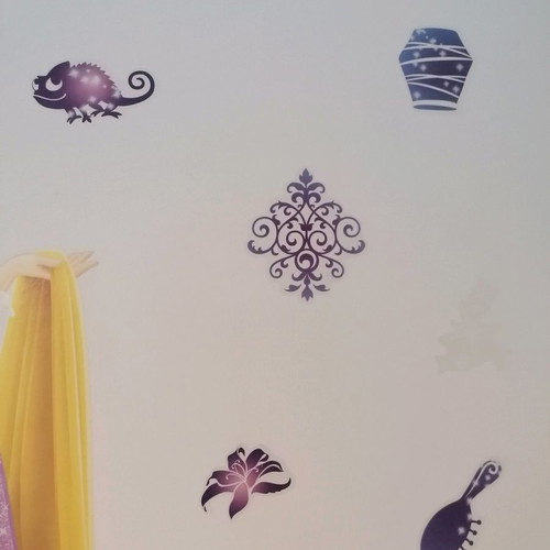 Rapunzel wall sticker used, Disney kids room decor
