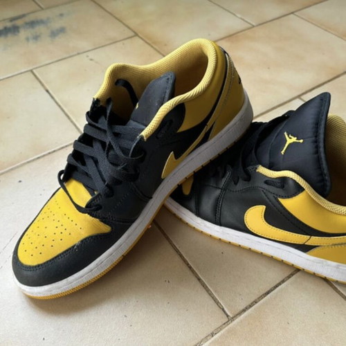 Air Jordan 1 Low sneakers black/yellow, size EU 45 / US 11