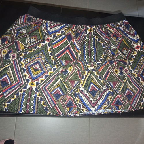 Skirt with Elastic Waist, Pleats and Geometric Pattern like new, size L