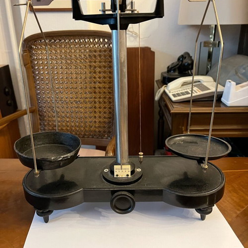 Precision scale used in good condition without weights