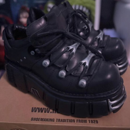 New Rock boots size 40 black new