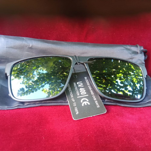 Sunglasses with black frame UV 400