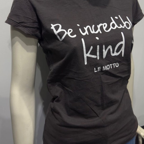 T-shirt with Be Incredible Kind print like new, size L