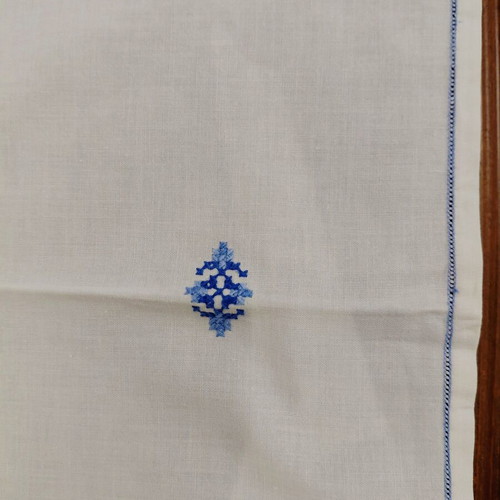 Handmade vintage embroidered tablecloth 82×82 cm