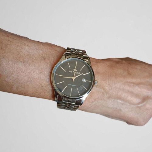 Hegner men's wristwatch new with black dial and silver bracelet
