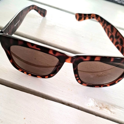 Eyewear Collection Tartaruga Sunglasses Brown with Red Case