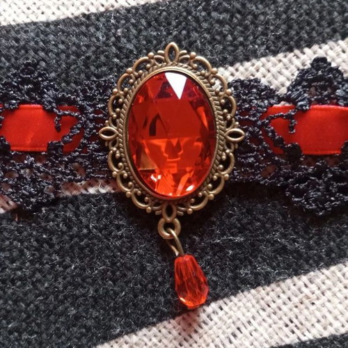 Goth choker lace with gold details, like new