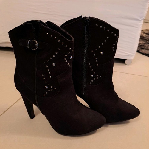 Italian ankle boots used, castor fabric with studs, size 39, black