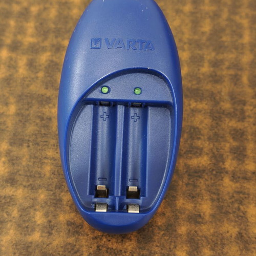 Varta Battery Charger for AA and AAA Rechargeable Batteries like new