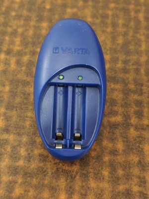 Varta Battery Charger for AA and AAA Rechargeable Batteries like new