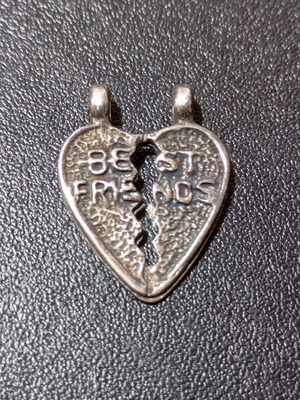 Μενταγιόν Best Friends μεταχειρισμένο