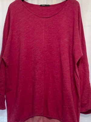 Women's fuchsia blouse like new with elastic and shirring