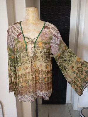 Women's tunic size M made of viscose like new, multicolor