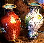  Αντίκες αυθεντικά Κλουαζονέ από τα μέσα του 20ου Αιώνα..Σετ 2 βάζα μπρούτζινα επισμαλτωμένα με πολύχρωμα σμάλτα και floral σχέδια...Άριστη κατάσταση! cloisonne vases...ΤΙΜΗ ΣΕΤ