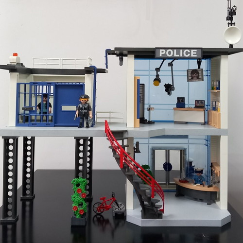 Playmobil 5182 Police Station set like new