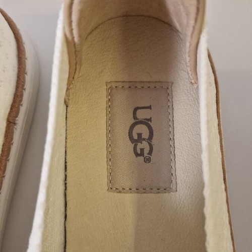 Ugg moccasins new, size 38, white beige