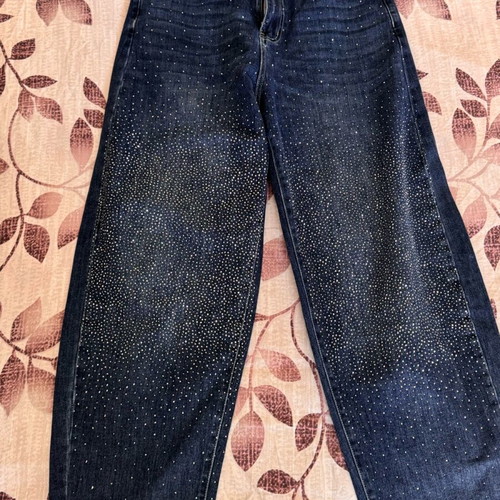 Jeans like new with subtle details, size M