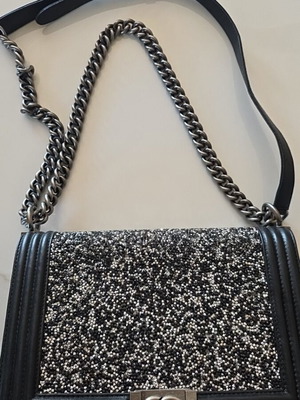 Boy bag Chanel σαν καινούργιο, τσάντα ώμου με στρας μαύρη