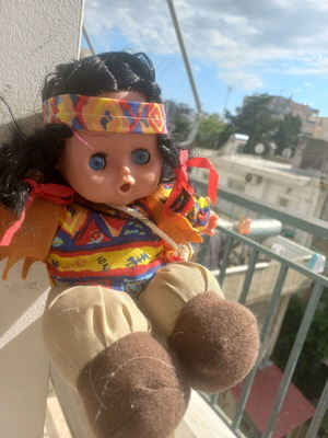 Native American doll like new, 90's vintage with fabric body