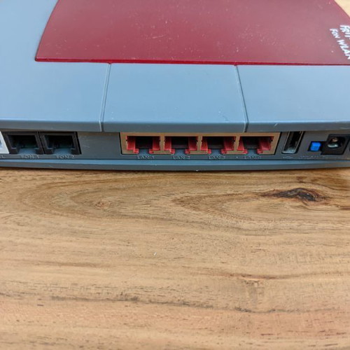 Fritz!Box Fon WLAN 7140 like new with original power adapter