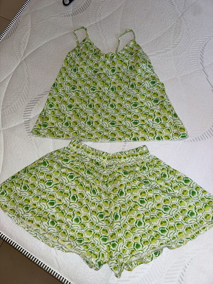 Benissimo women's top and shorts set like new, multicolor