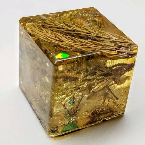 Decorative piece with flowers new, epoxy resin with dried flowers