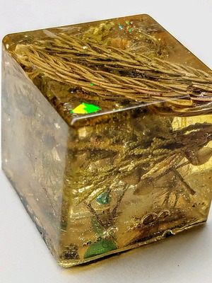Decorative piece with flowers new, epoxy resin with dried flowers